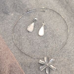Minimalist Silver Tone Necklace & EarrinhbbJewelry Set